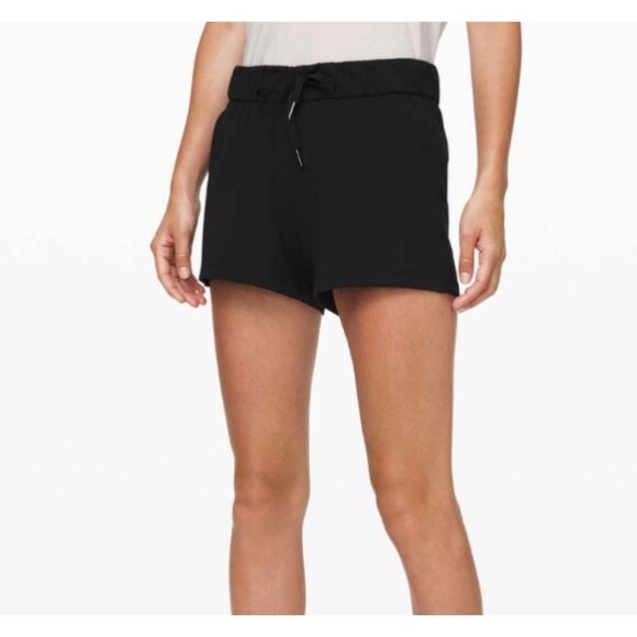 Lululemon On the Fly Short 2.5” - Black - Size 6 J188 - Picture 1 of 9